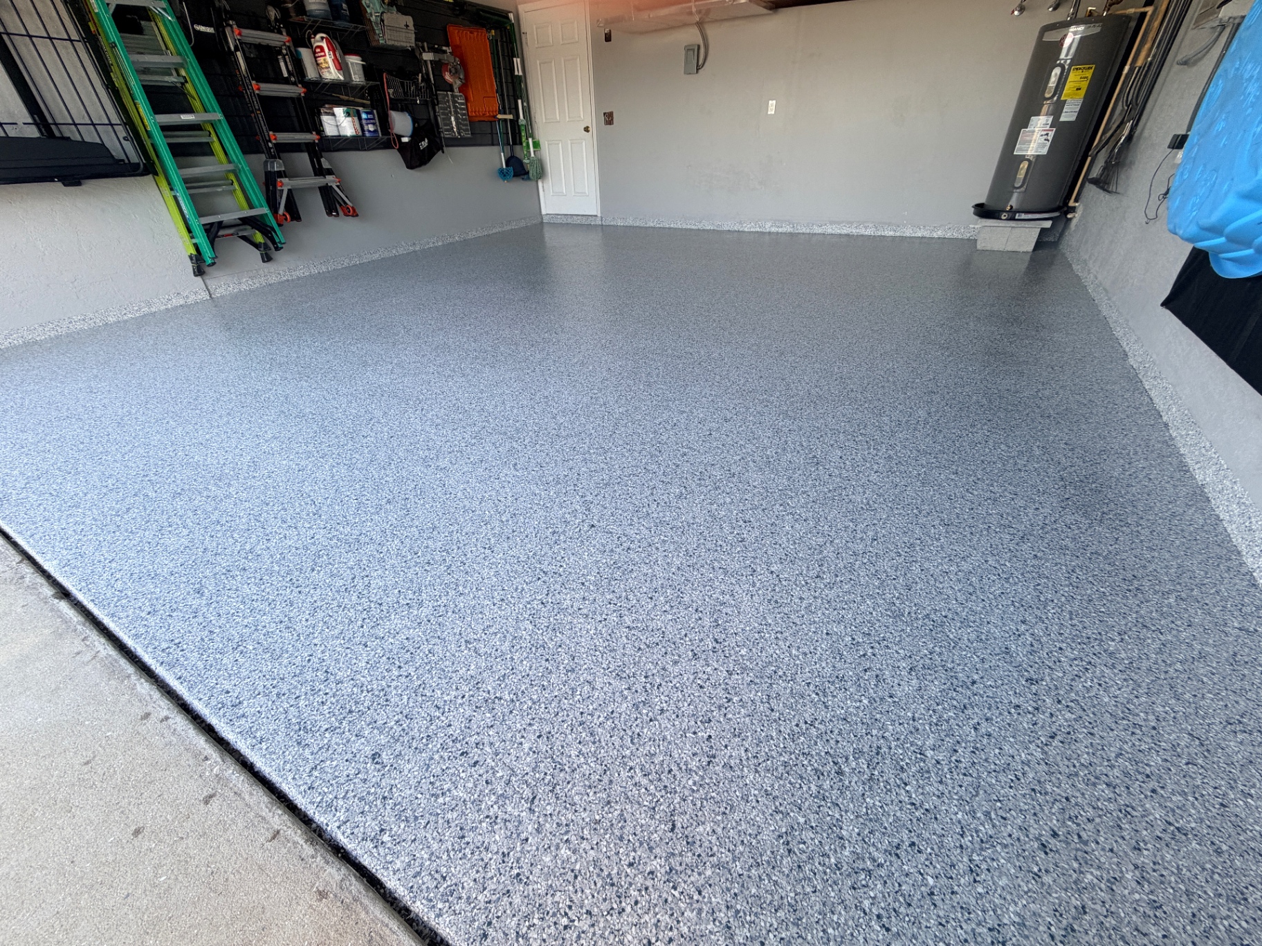 Garage flake epoxy floor coating