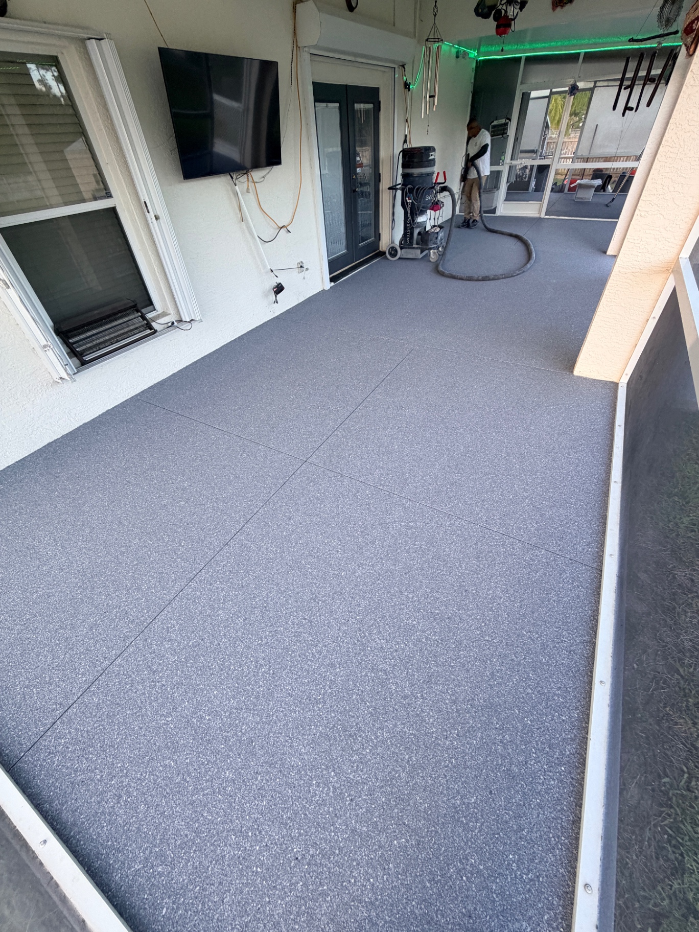 Finished patio floor coating in gray flake blend