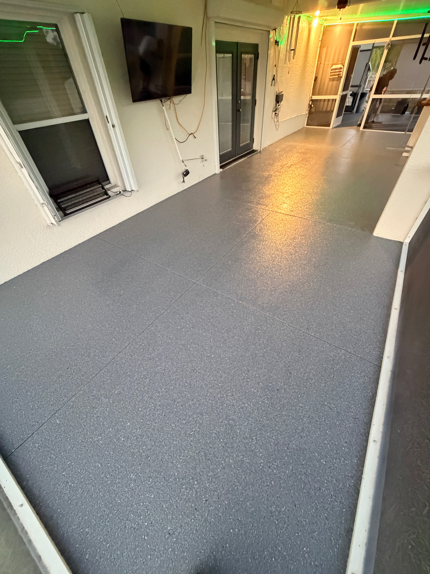 Completed lanai floor in gray flake epoxy coating
